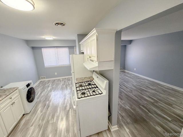 24943 Mayfair Street, Flat Rock, MI 48134