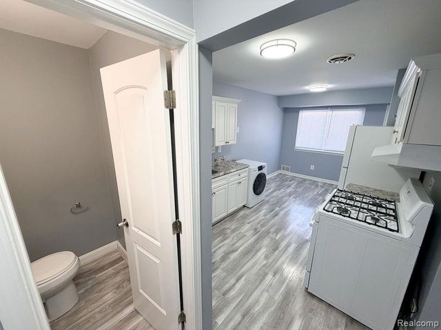 24943 Mayfair Street, Flat Rock, MI 48134