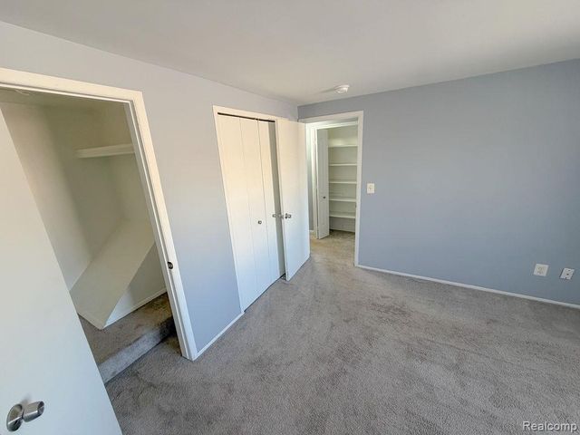 24943 Mayfair Street, Flat Rock, MI 48134