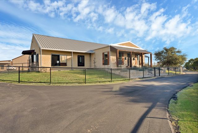 221 Silver Spur, Weatherford, TX 76087