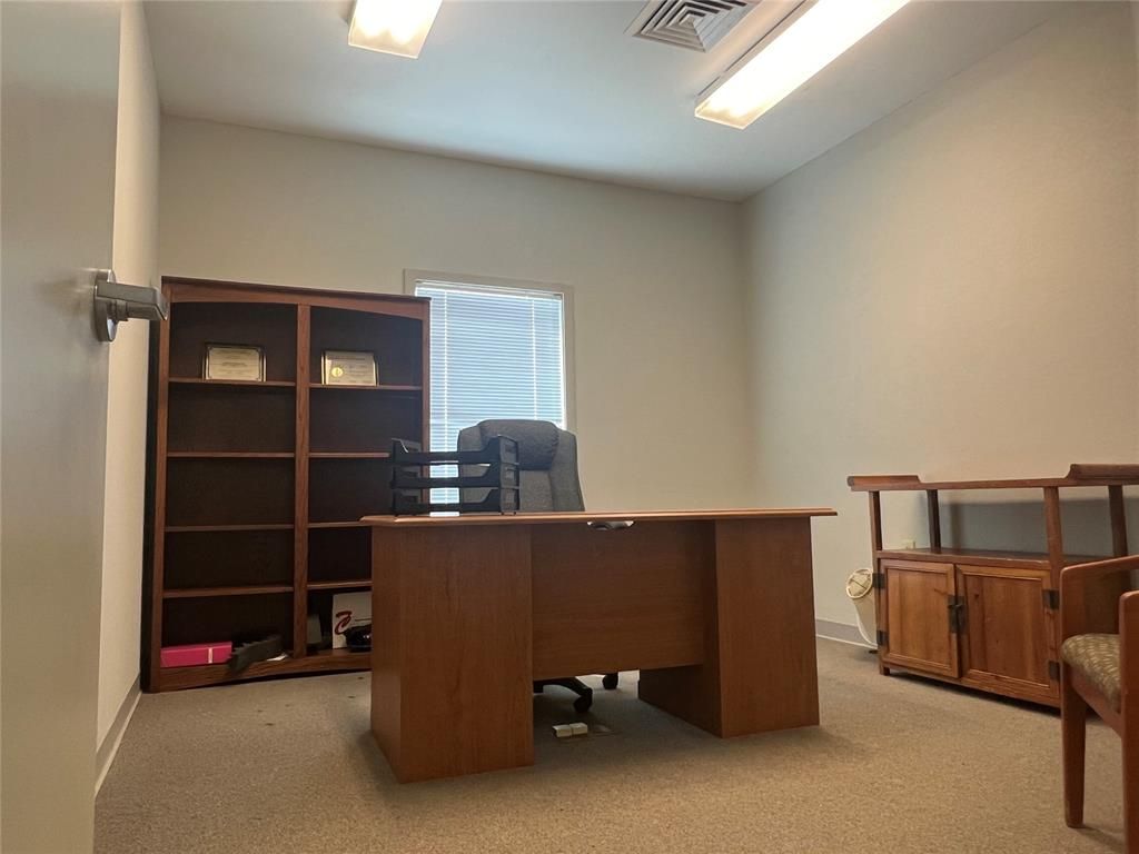 Image 12 of property listing at 1506 E Lincoln Road, Idabel, OK 74745