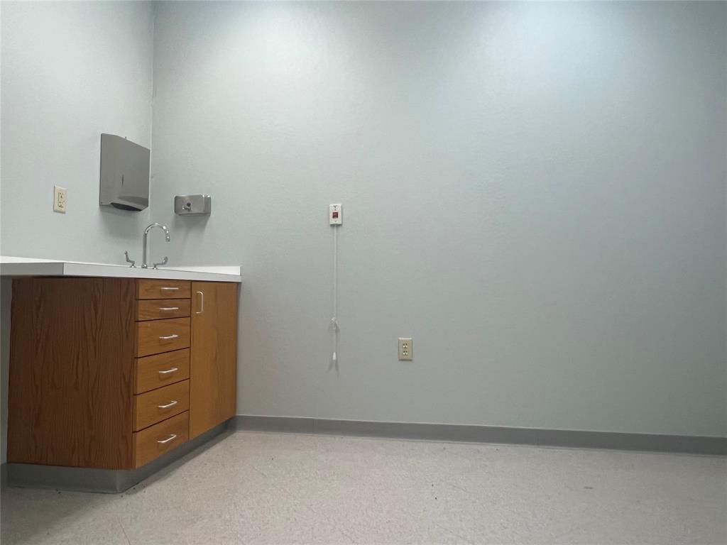 Image 25 of property listing at 1506 E Lincoln Road, Idabel, OK 74745
