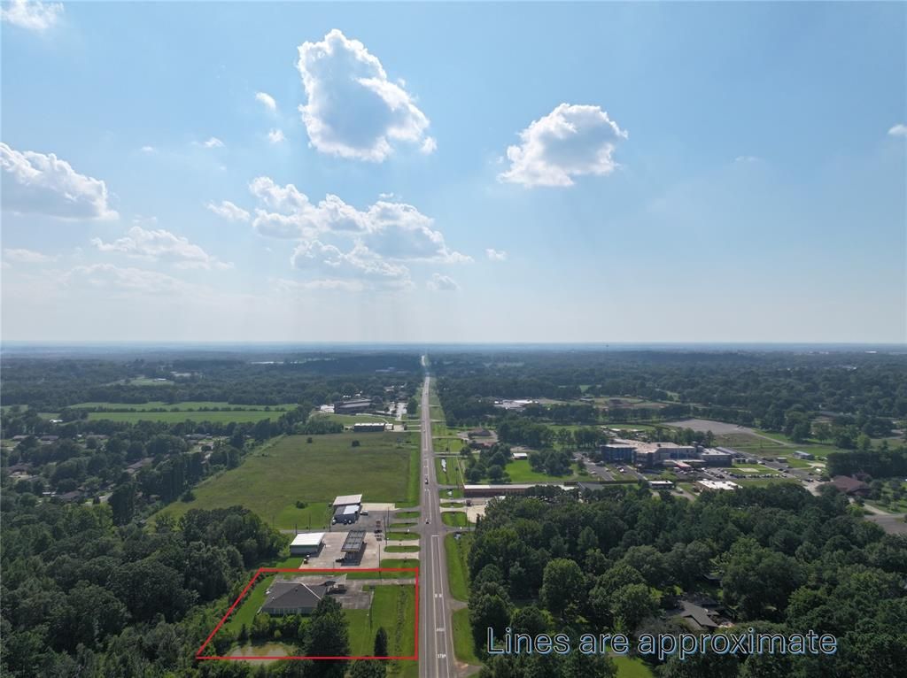 Image 4 of property listing at 1506 E Lincoln Road, Idabel, OK 74745