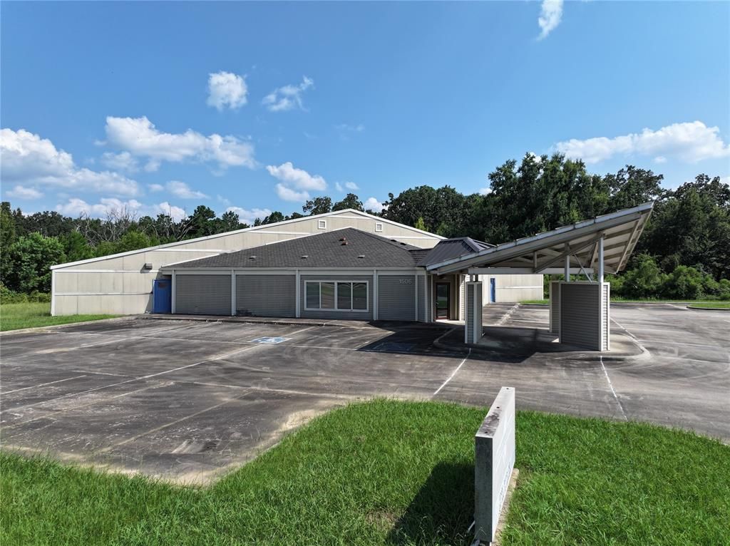 Image 5 of property listing at 1506 E Lincoln Road, Idabel, OK 74745