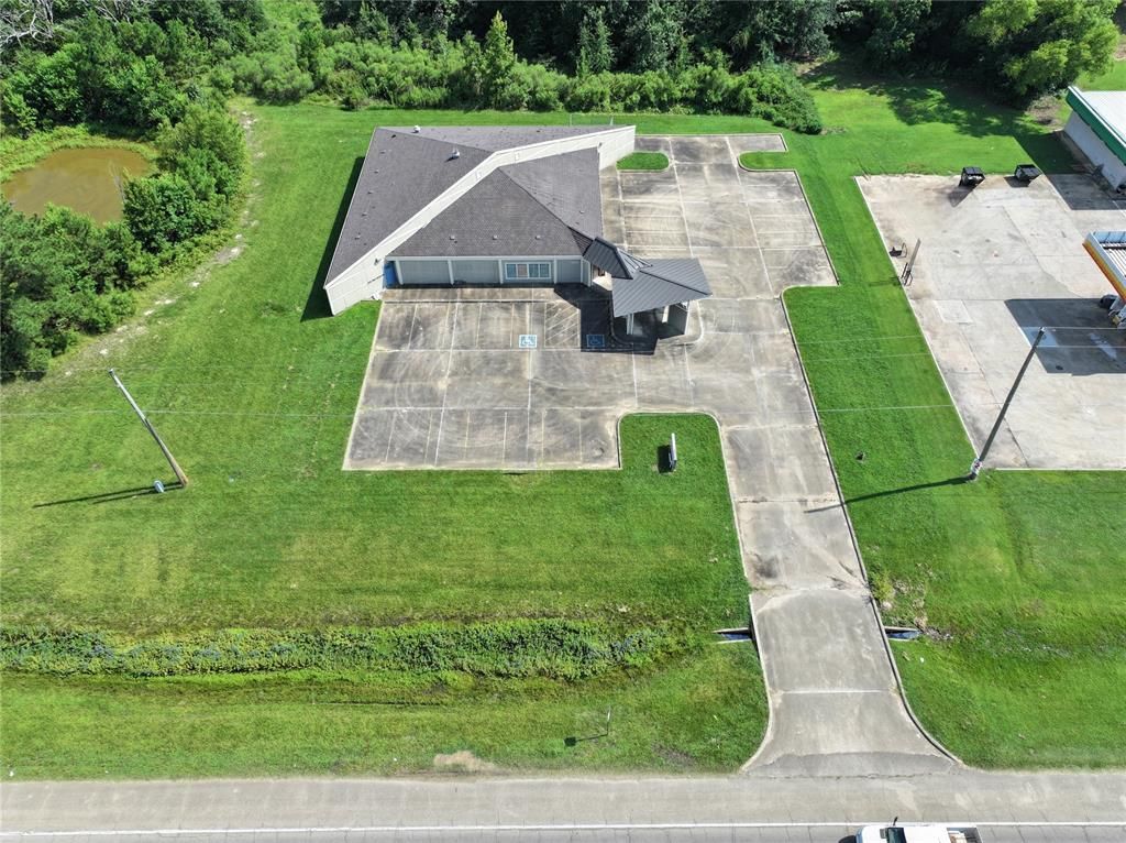 Image 6 of property listing at 1506 E Lincoln Road, Idabel, OK 74745