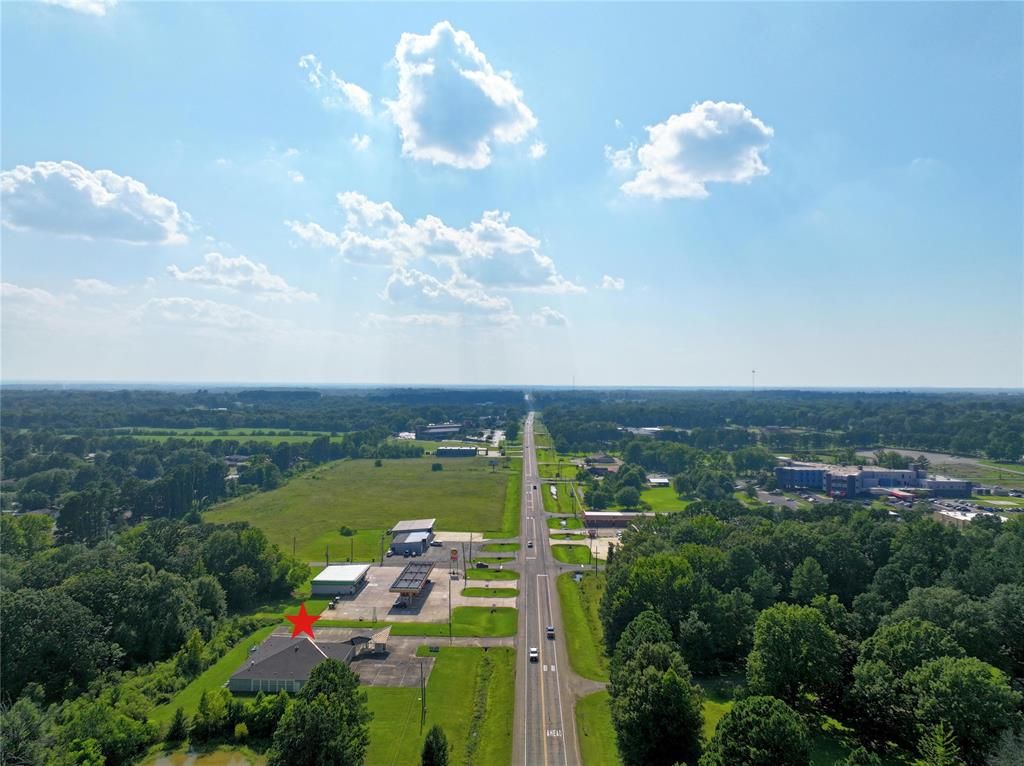 Image 10 of property listing at 1506 E Lincoln Road, Idabel, OK 74745