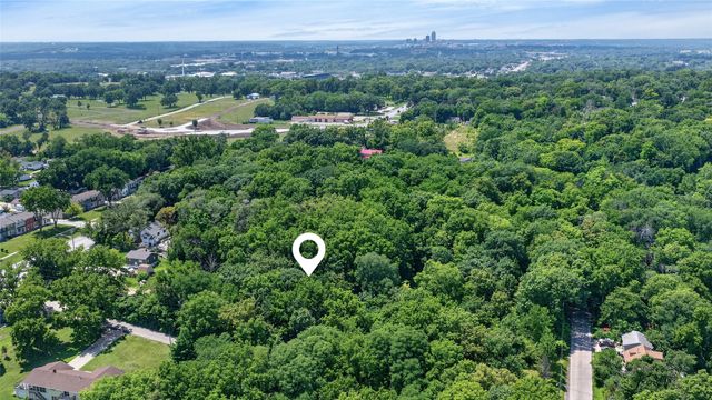 1260 E 41st Street, Des Moines, IA 50317