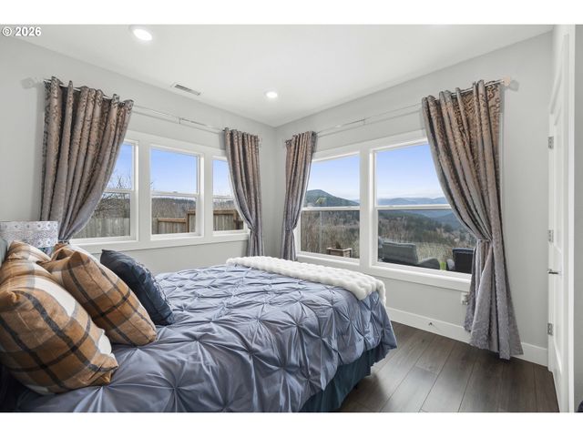 1141 CEDAR FALLS Rd, Washougal, WA 98671