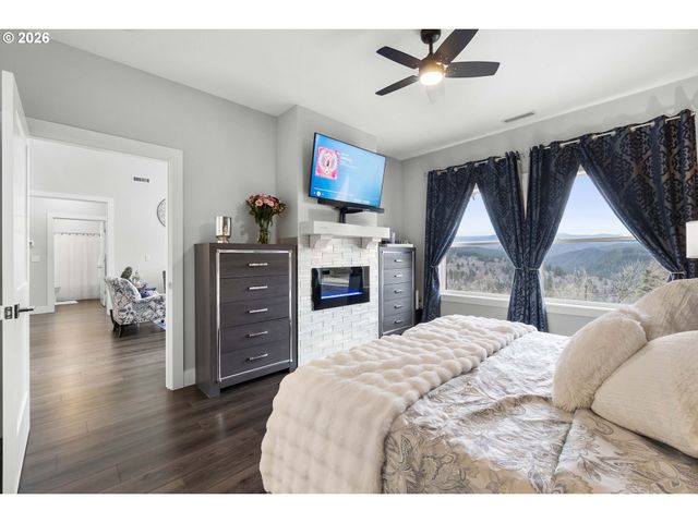 1141 CEDAR FALLS Rd, Washougal, WA 98671