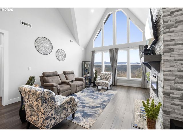 1141 CEDAR FALLS Rd, Washougal, WA 98671