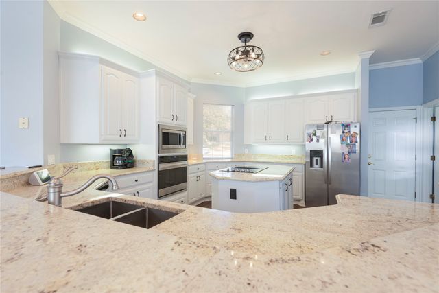909 Hills Creek Drive, Mckinney, TX 75072