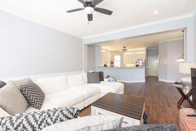 909 Hills Creek Drive, Mckinney, TX 75072