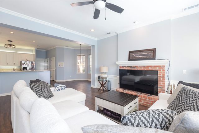 909 Hills Creek Drive, Mckinney, TX 75072