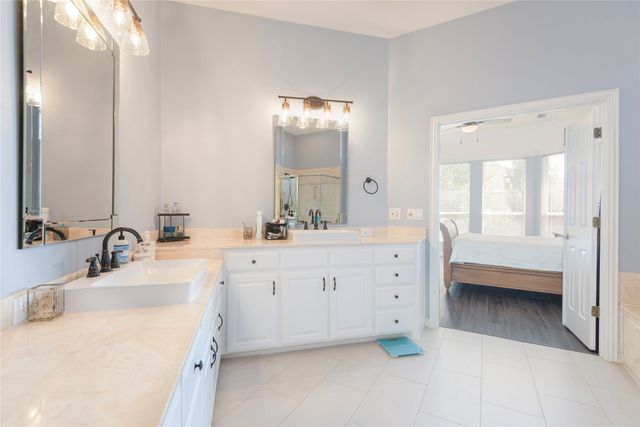 909 Hills Creek Drive, Mckinney, TX 75072
