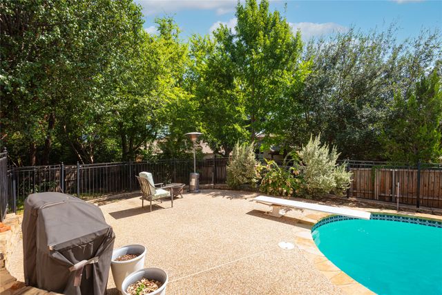 909 Hills Creek Drive, Mckinney, TX 75072