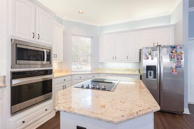 909 Hills Creek Drive, Mckinney, TX 75072