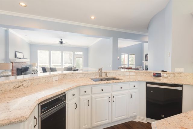 909 Hills Creek Drive, Mckinney, TX 75072
