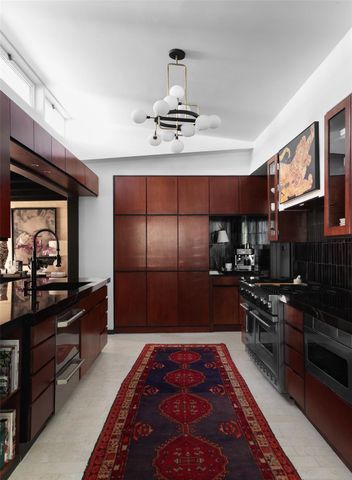 2401 Jarratt Ave, Austin, TX 78703