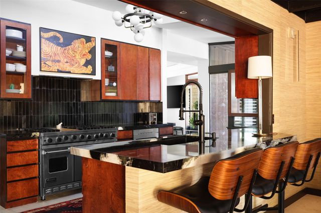 2401 Jarratt Ave, Austin, TX 78703