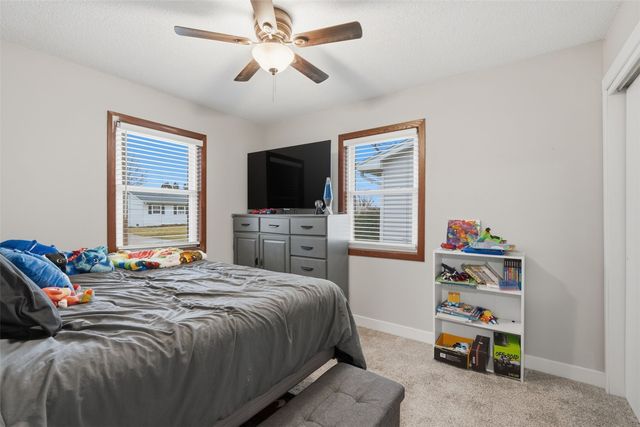 1063 Eisenhower Road, Hiawatha, IA 52233