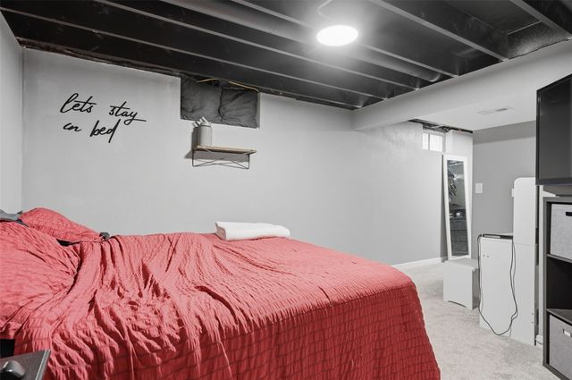 1063 Eisenhower Road, Hiawatha, IA 52233