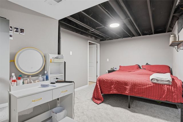 1063 Eisenhower Road, Hiawatha, IA 52233