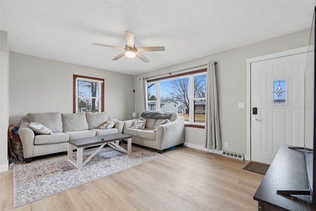 1063 Eisenhower Road, Hiawatha, IA 52233