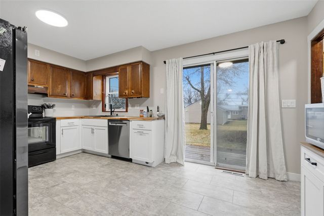 1063 Eisenhower Road, Hiawatha, IA 52233