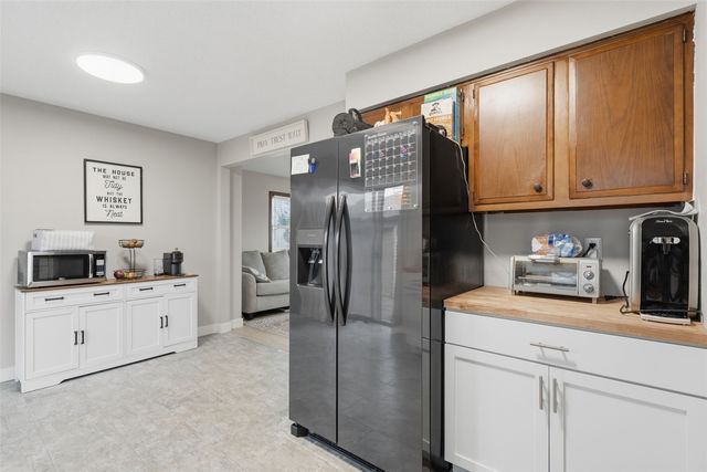 1063 Eisenhower Road, Hiawatha, IA 52233