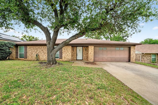 717 Steeplechase Drive, Bedford, TX 76021