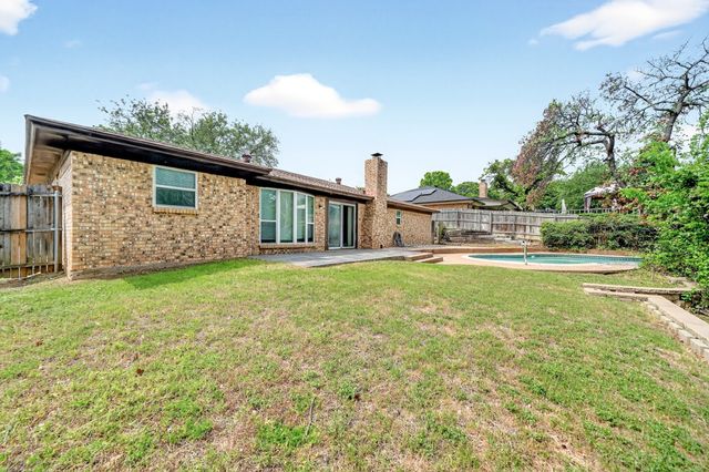 717 Steeplechase Drive, Bedford, TX 76021