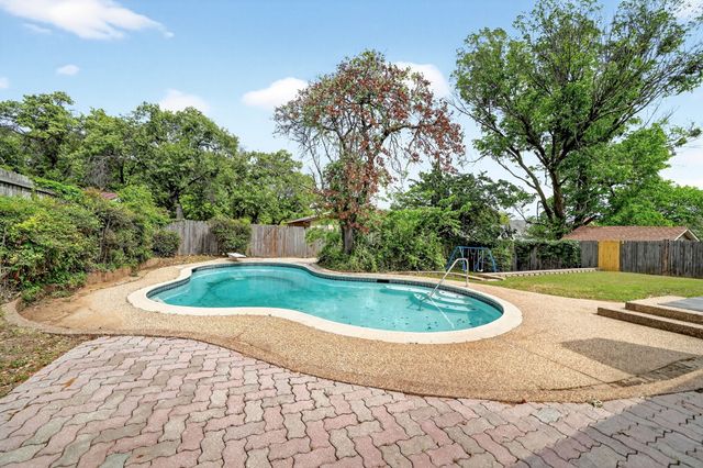 717 Steeplechase Drive, Bedford, TX 76021