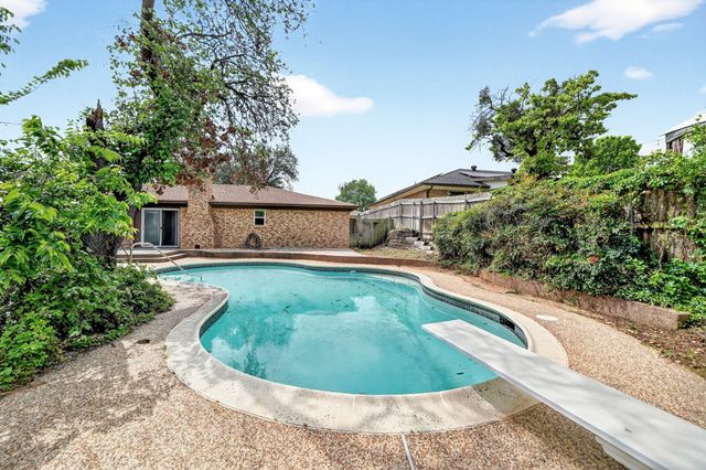 717 Steeplechase Drive, Bedford, TX 76021