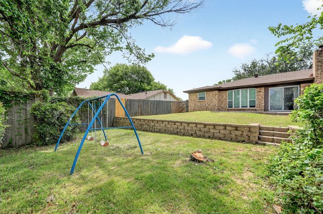 717 Steeplechase Drive, Bedford, TX 76021