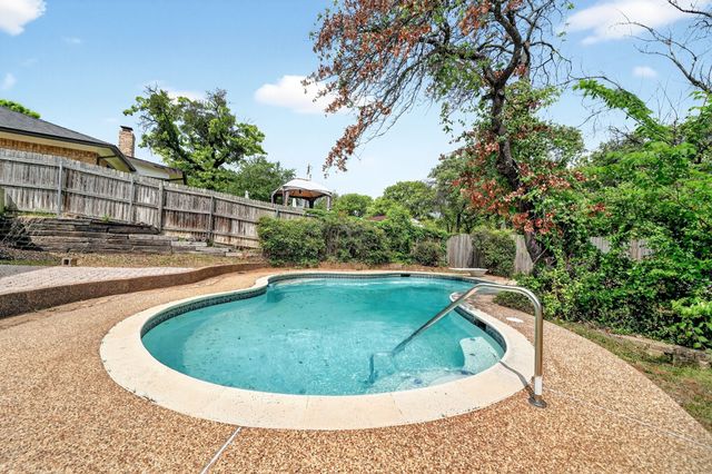 717 Steeplechase Drive, Bedford, TX 76021