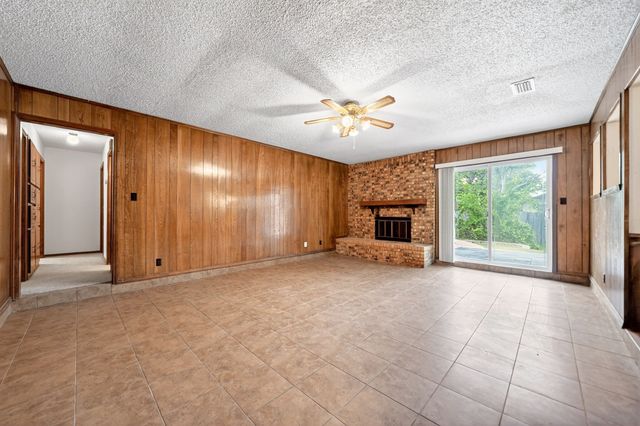 717 Steeplechase Drive, Bedford, TX 76021