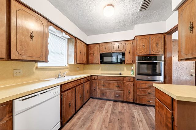 717 Steeplechase Drive, Bedford, TX 76021