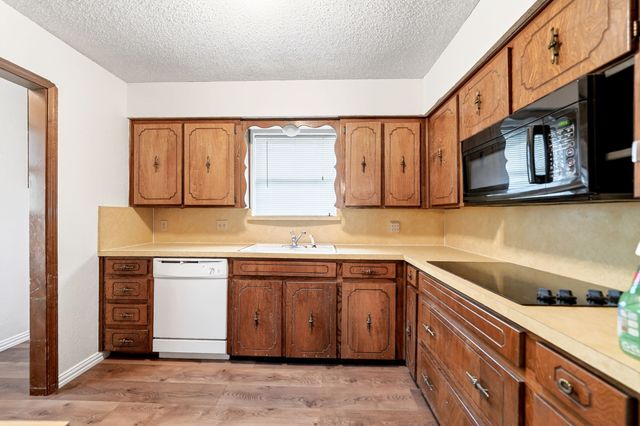 717 Steeplechase Drive, Bedford, TX 76021