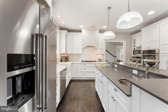 8 QUARTERMASTER RD, Upper Holland, PA 19053