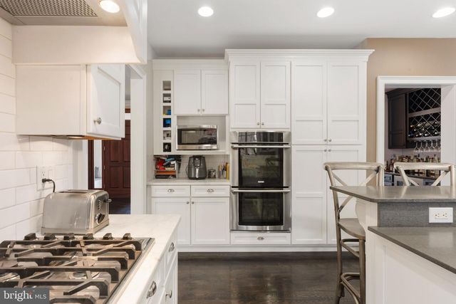 8 QUARTERMASTER RD, Upper Holland, PA 19053