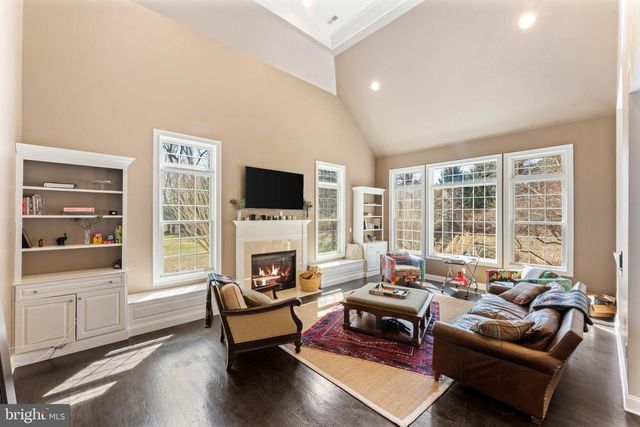 8 QUARTERMASTER RD, Upper Holland, PA 19053