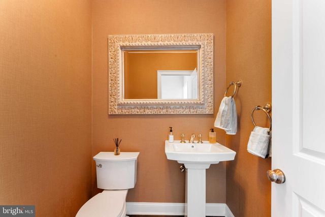 8 QUARTERMASTER RD, Upper Holland, PA 19053