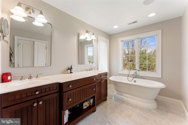 8 QUARTERMASTER RD, Upper Holland, PA 19053