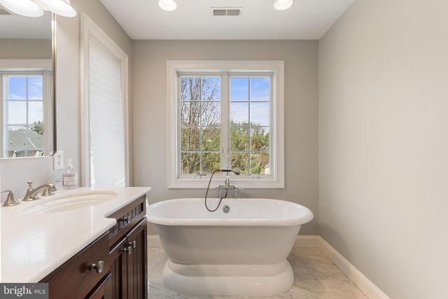 8 QUARTERMASTER RD, Upper Holland, PA 19053