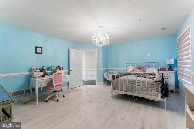 8 QUARTERMASTER RD, Upper Holland, PA 19053