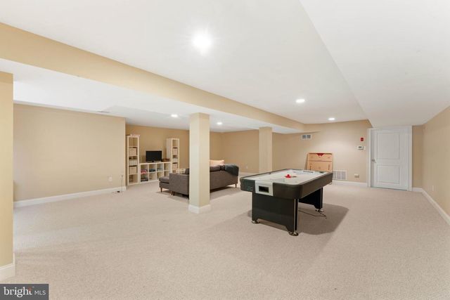 8 QUARTERMASTER RD, Upper Holland, PA 19053