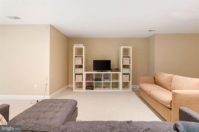 8 QUARTERMASTER RD, Upper Holland, PA 19053