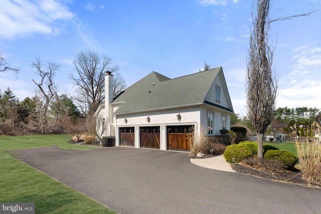 8 QUARTERMASTER RD, Upper Holland, PA 19053