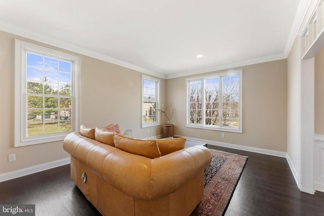 8 QUARTERMASTER RD, Upper Holland, PA 19053