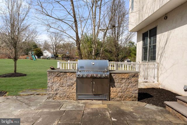 8 QUARTERMASTER RD, Upper Holland, PA 19053